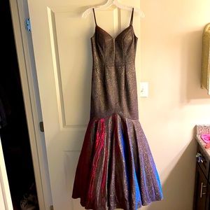PLUNGING-V IRIDESCENT METALLIC TRUMPET DRESS